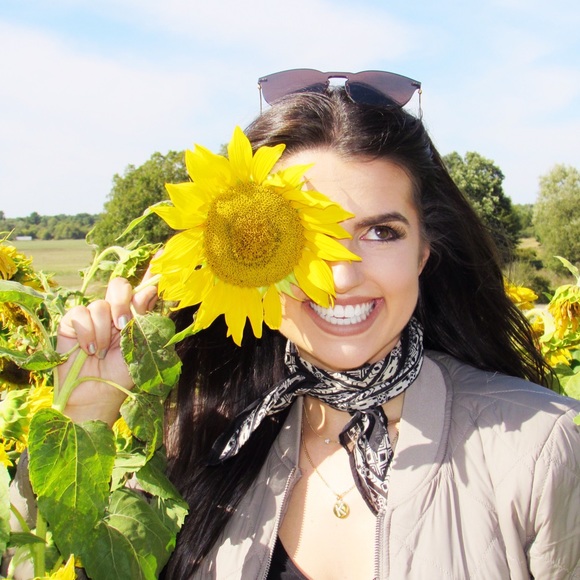 Meet your Posher, Katie - Picture 1 of 1