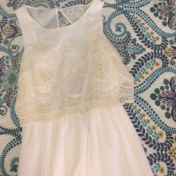 Ivory Open back dress - Picture 2 of 3