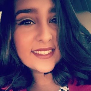 Meet your Posher, Loriely