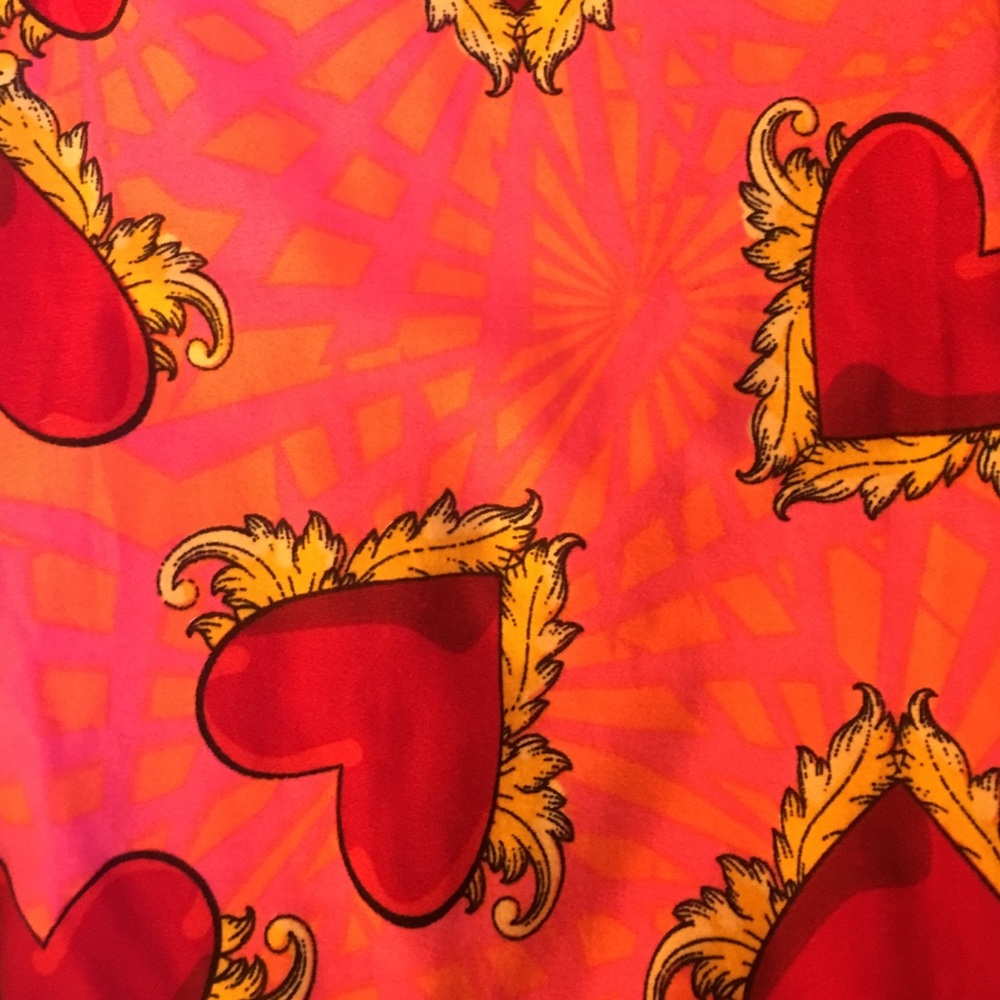 LuLaRoe Valentines hearts with fluer. One size