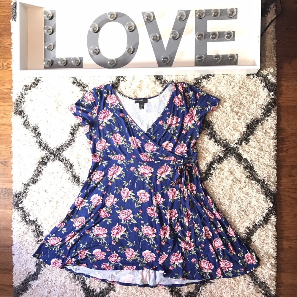Blue floral wrap dress Forever 21 +