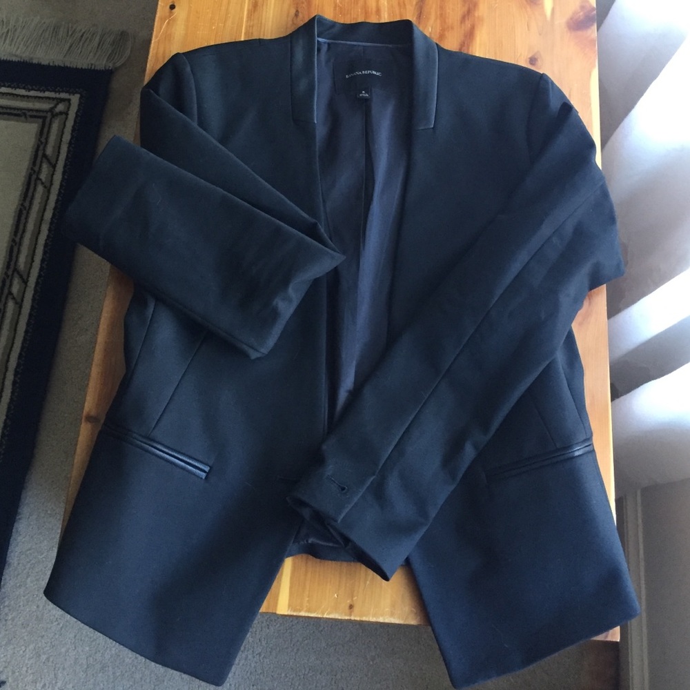 Banana Republic cropped blazer