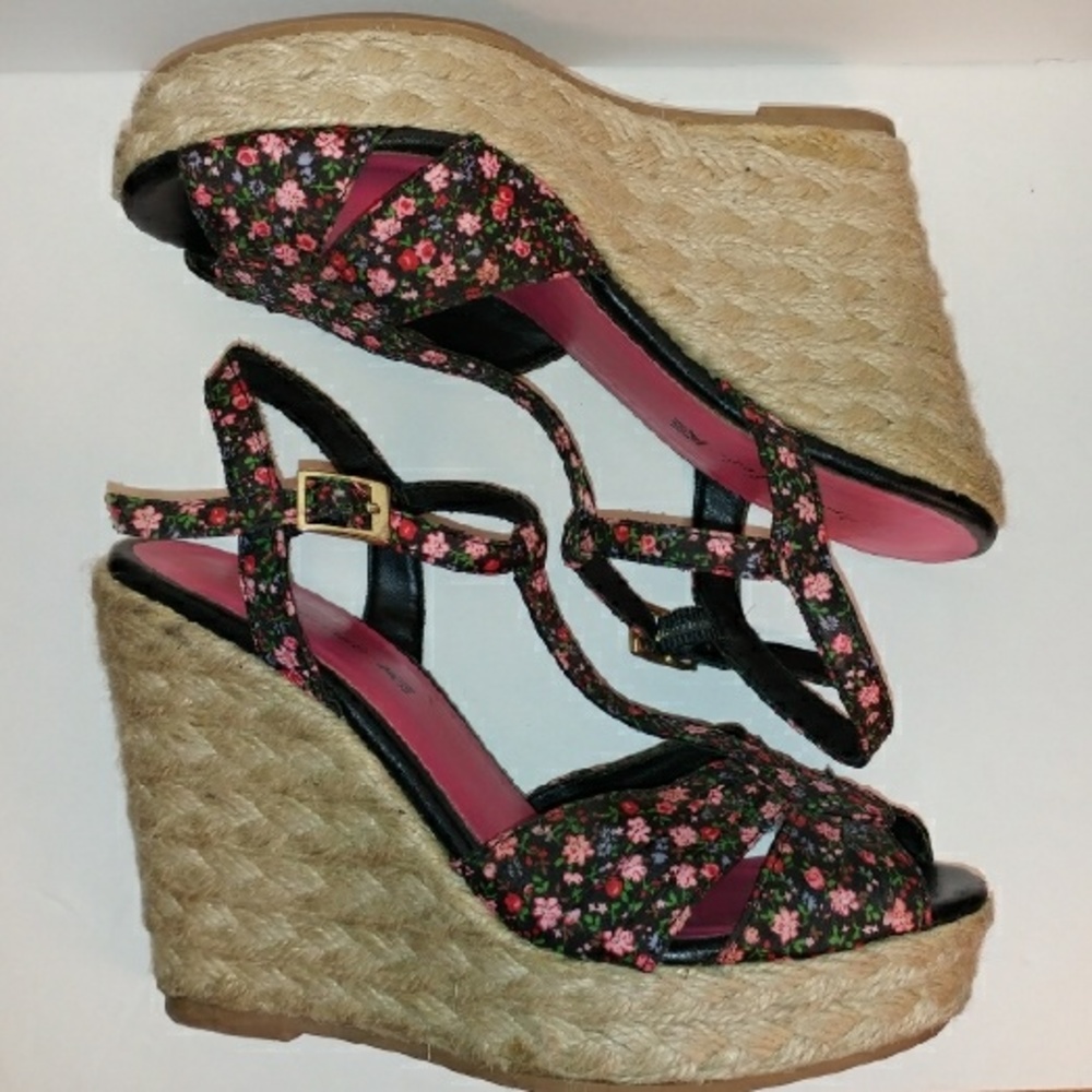 American Eagle Floral Sandal Wedges