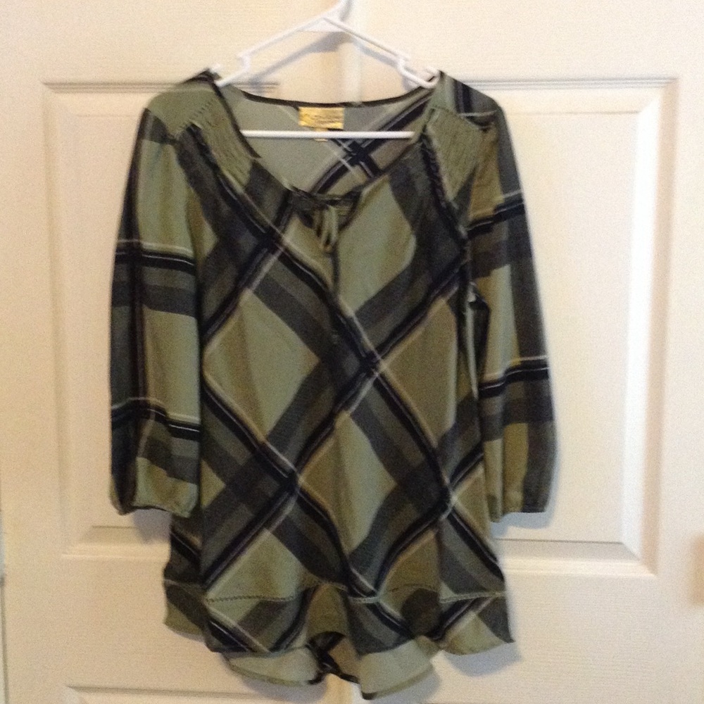 Olive/black 3/4 sleeve tunic top