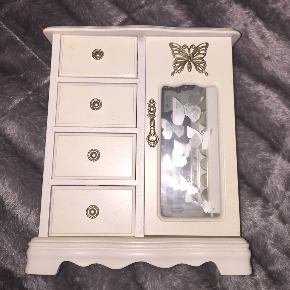 Jewelry box
