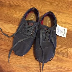 Toms men's casual shoes NWT