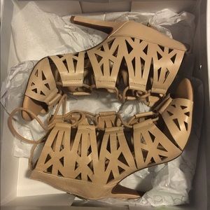 Jessica Simpson nude heels