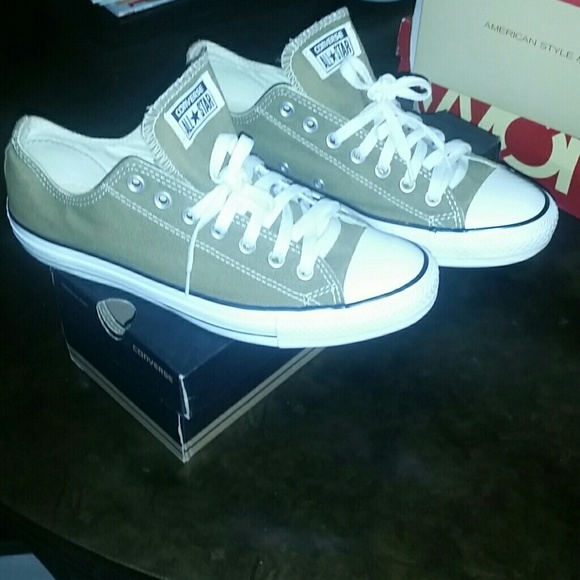 SOLD!! Olive Converse - Picture 1 of 4