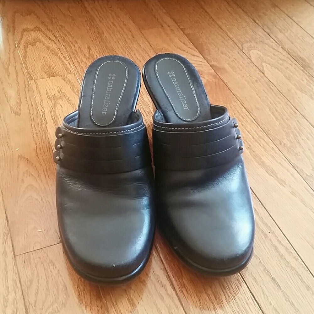 Black clogs/mules
