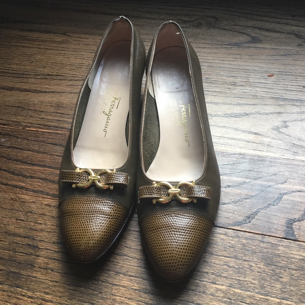Beautiful Salvatore Ferragamo shoes! Gold hardware