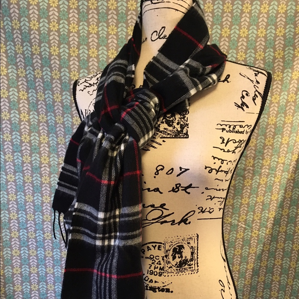 Scarf.