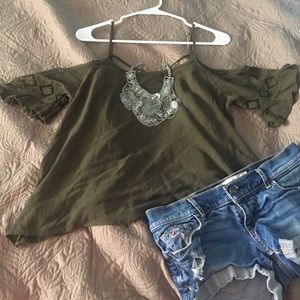 💕 Super Cute Green Top 💕