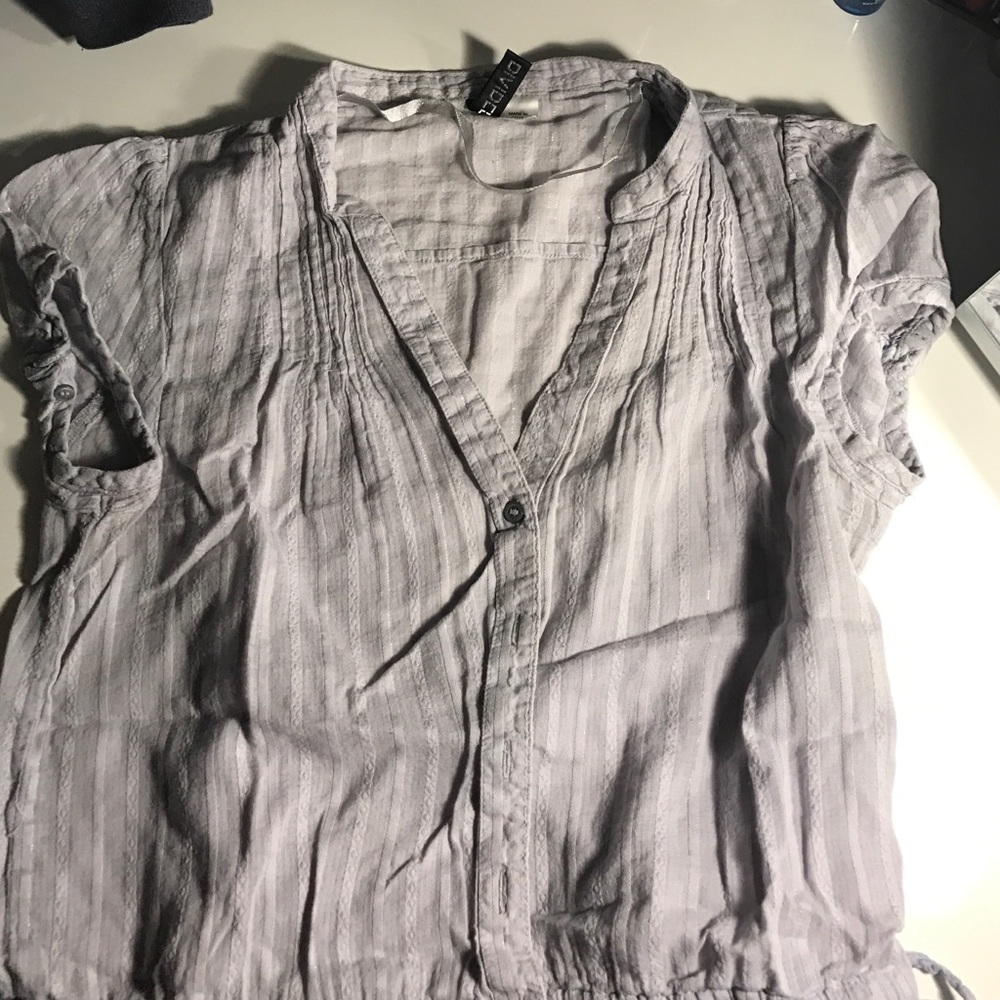 Grey top