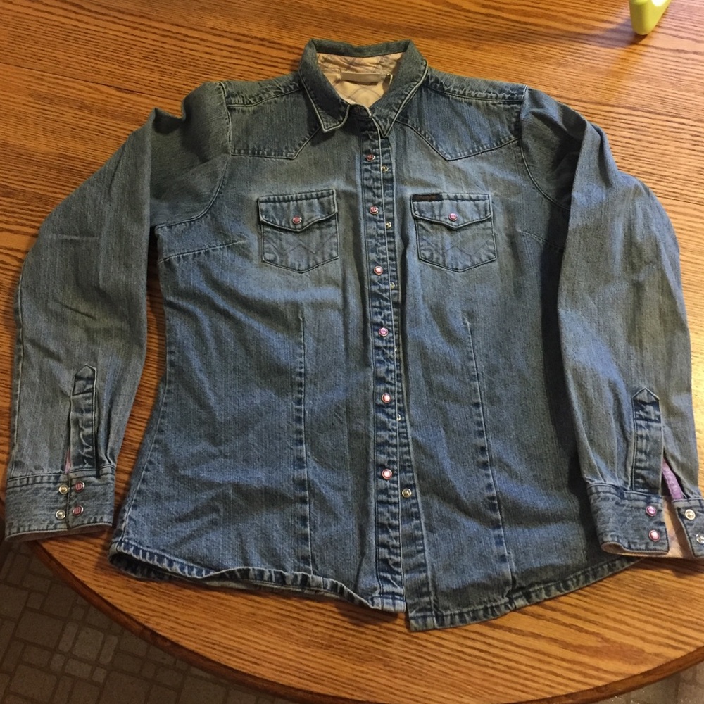 Women's jean Wrangler button-up.