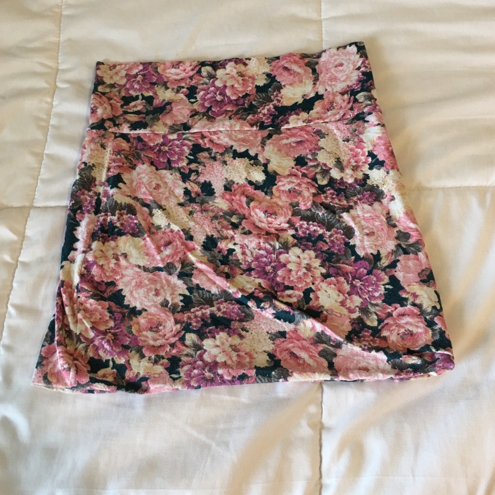Floral mini skirt