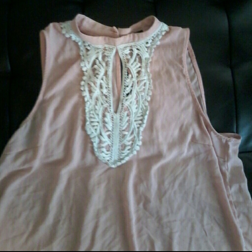 Worn once Beautiful pink shirt, No holes or stains