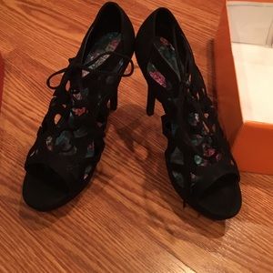 Ann marino tie up heels