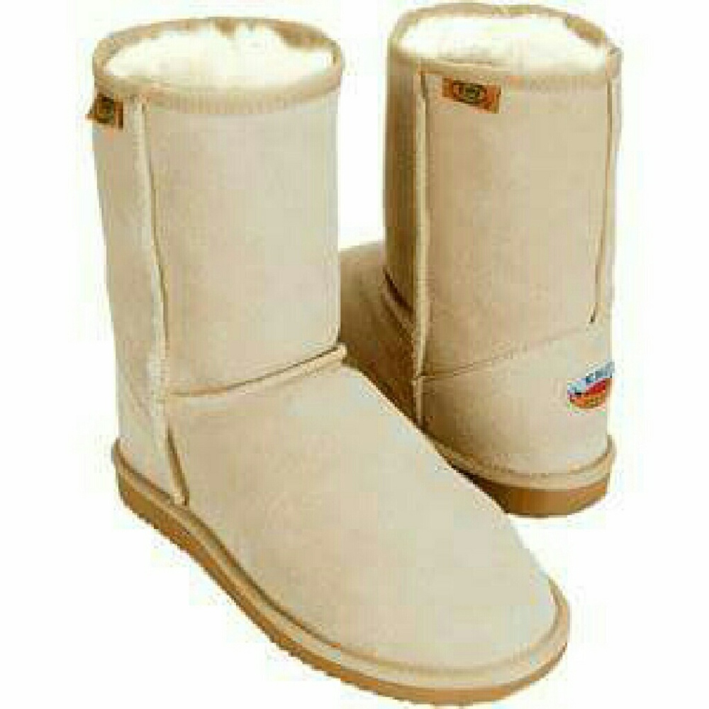 W8 gently worn Emu Ridge Australia suede/sheepskin