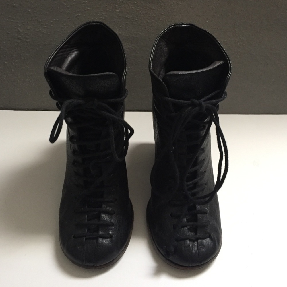 Lace leather boots