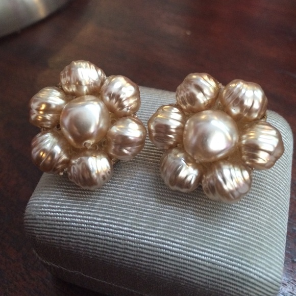 Amazing vintage pearl cluster clip earrings - Picture 4 of 5