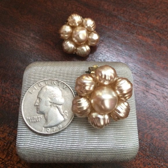 Amazing vintage pearl cluster clip earrings - Picture 5 of 5