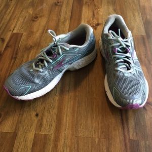 Brooks Ravenna 6, size 11, grey