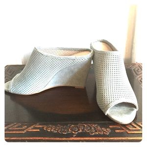 Seychelles brand pale blue suede open toe wedge