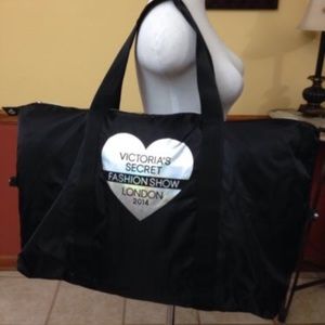 VS pink duffle and accessory