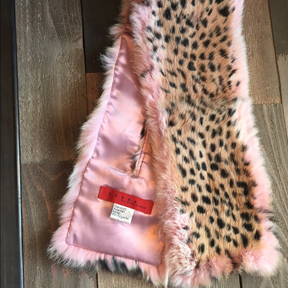Leopard print neck scarf