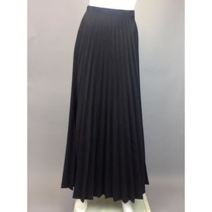 and She Goes... Black Maxi Pleated Skirt Size S