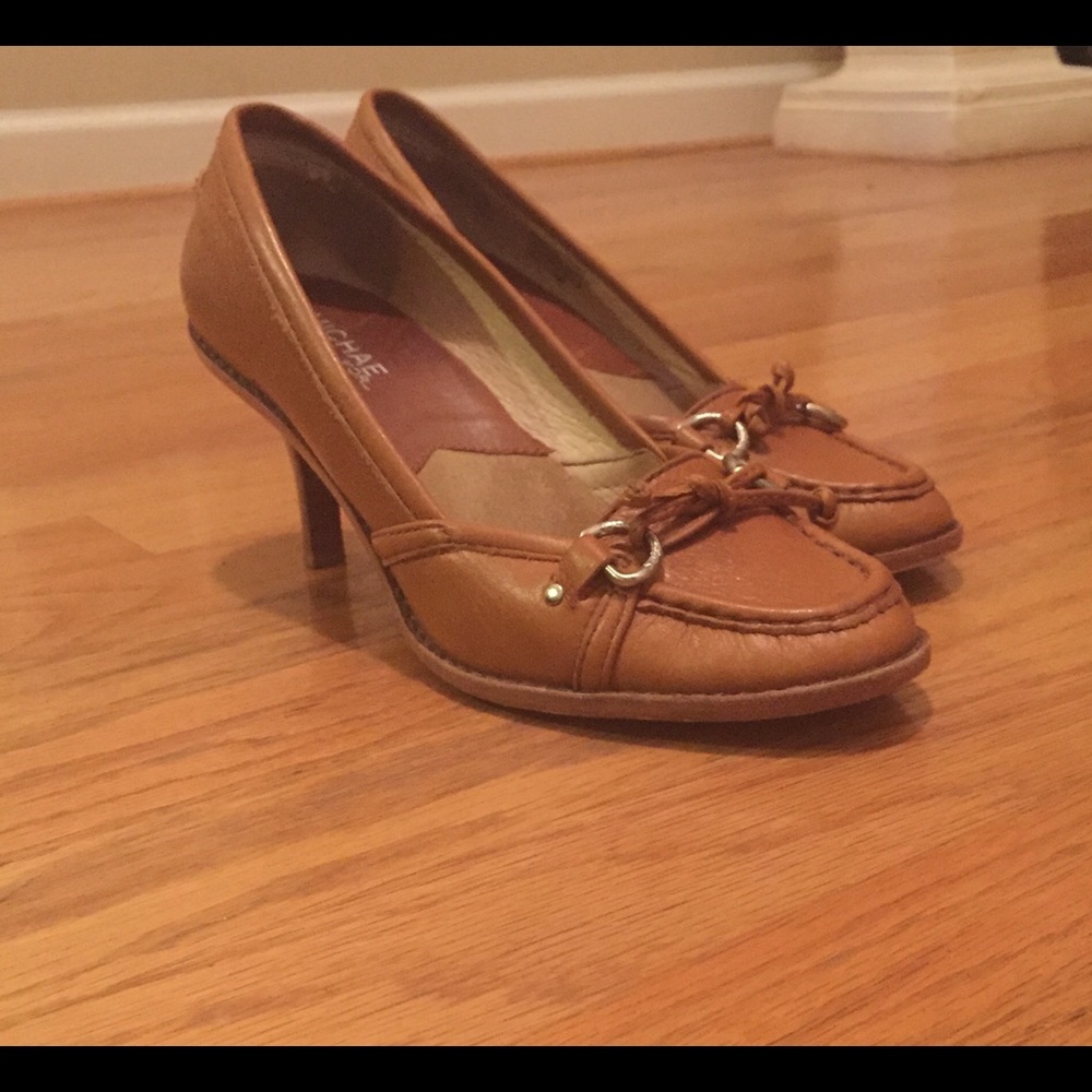 Michael Kors brown pump