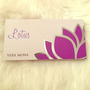 Vera Mona "Lotus color switch palette"