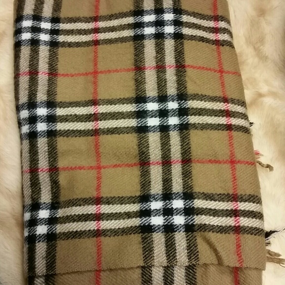 Burberry scarf - Picture 3 of 3