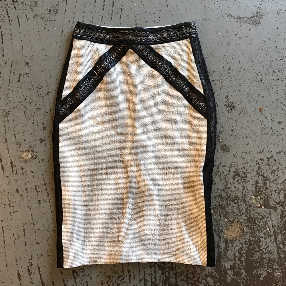 Tweed pencil skirt w/ lace and leather detail