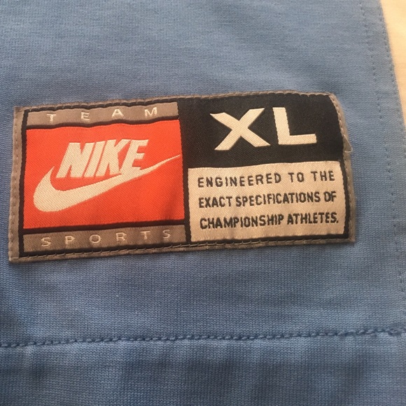 Vintage North Carolina Tarheels Shooting shirt - Picture 4 of 4