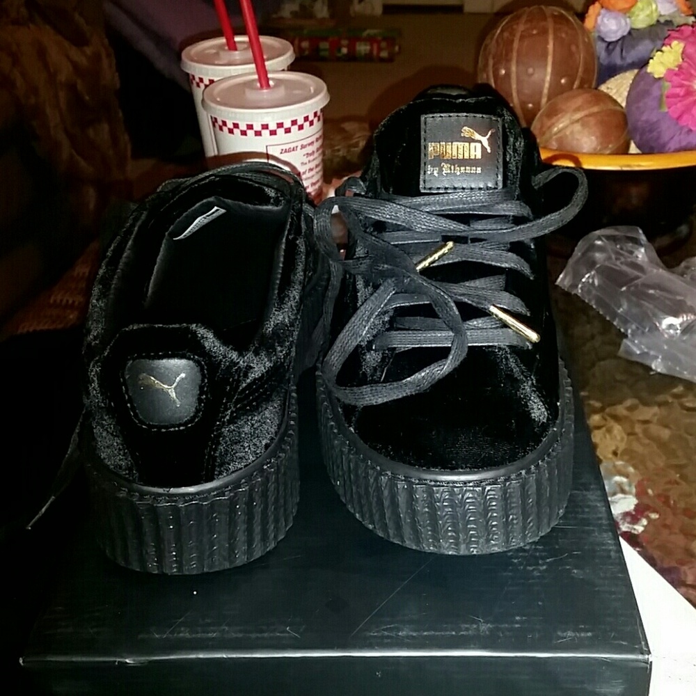 Rihanna creeper velvet black pumas