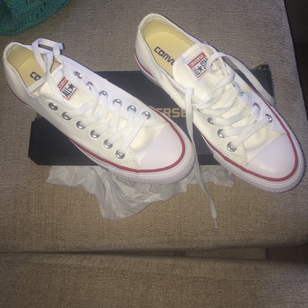 White low top converse !