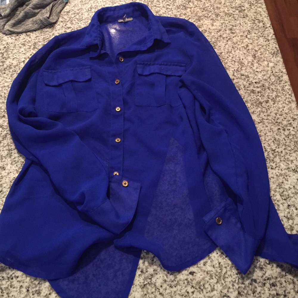 ✨Blue chiffon button down top