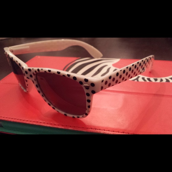 Fashion Sunglasses 😎 - Picture 2 of 3