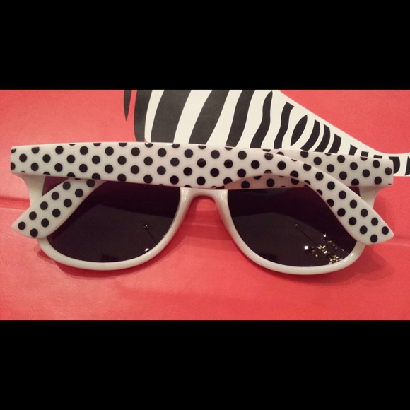 Fashion Sunglasses 😎 - Picture 3 of 3