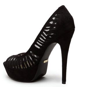 Peep toe pumps