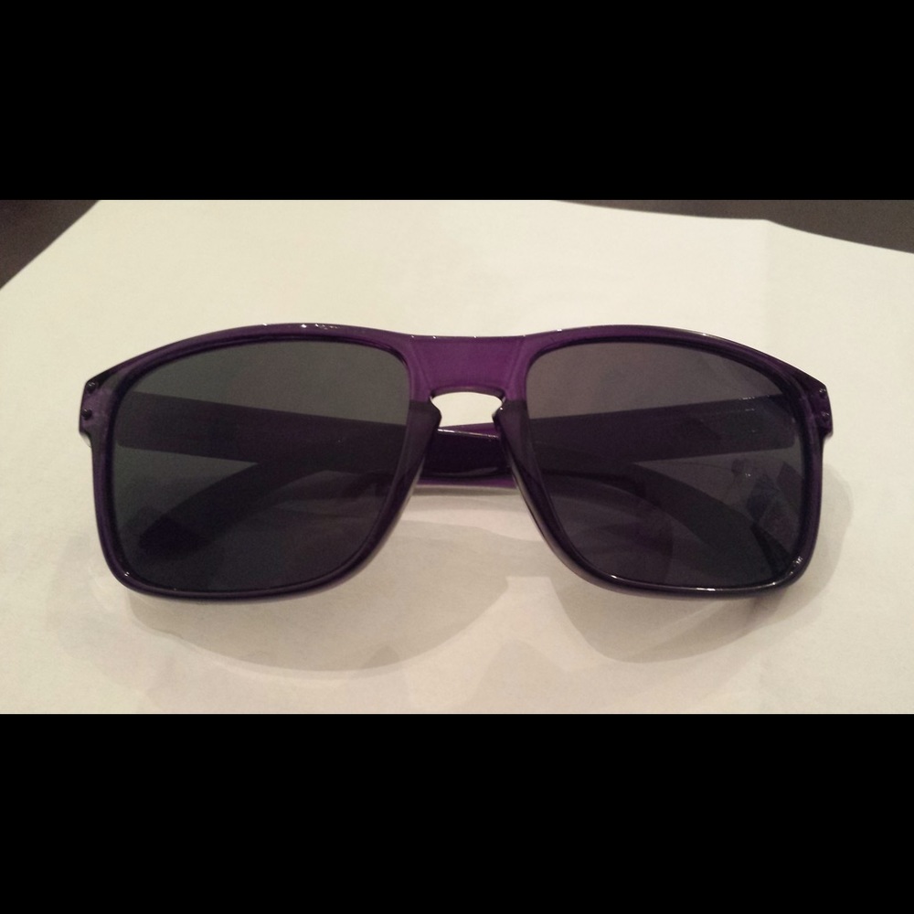 Purple Fashion Sunglasses 😎💜 - Picture 2 of 3