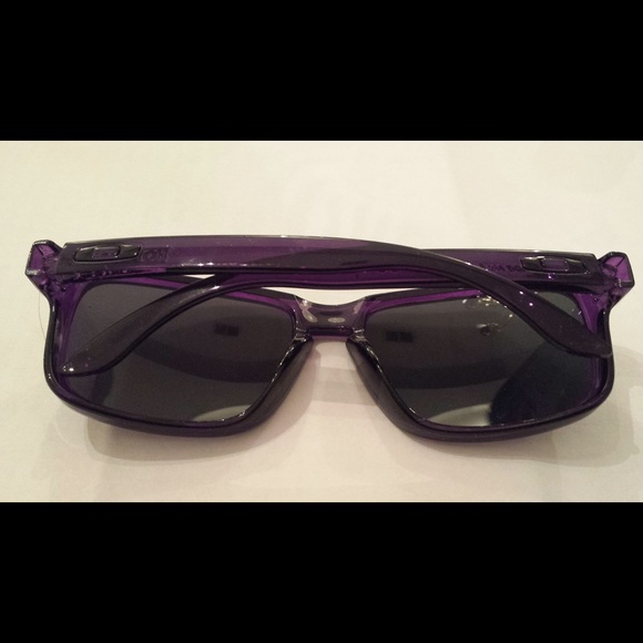 Purple Fashion Sunglasses 😎💜 - Picture 3 of 3