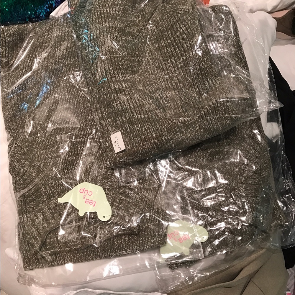 Olive Sweater Dress - Picture 3 of 4