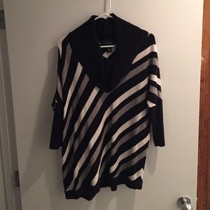 💥 REDUCED! 💥 White House | Black Market Sweater