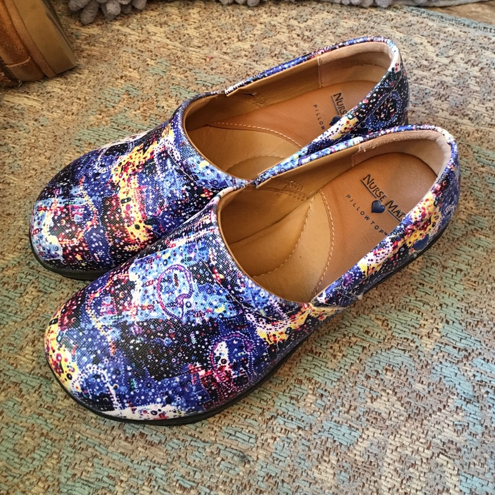 Nurse mates size 6. Pillow Top