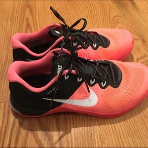 Black/Coral Nike Metcon