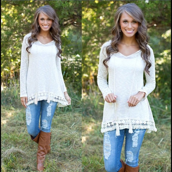 LIGHTWEIGHT WHITE HOODIE 5⭐️RATED - Picture 2 of 4