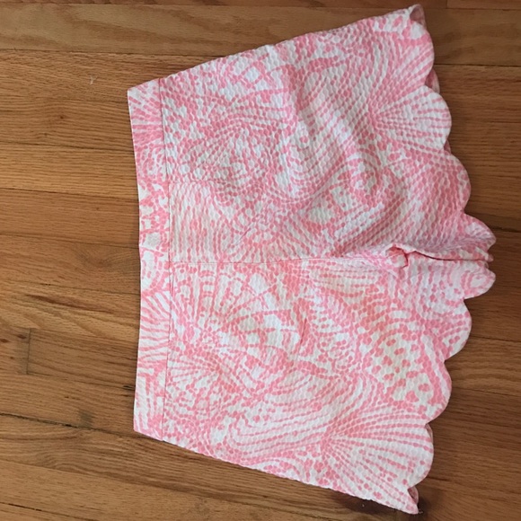 Lilly Pulitzer Buttercup 5" Shorts Size 6 - Picture 2 of 2