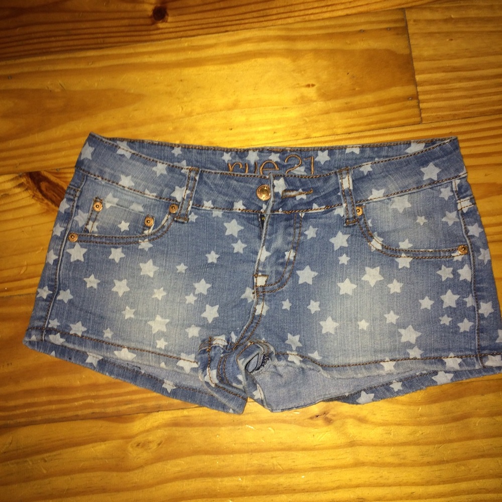Star print shorts